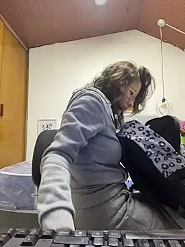 karlamorris  online show from March 11, 2026, 1:17 pm