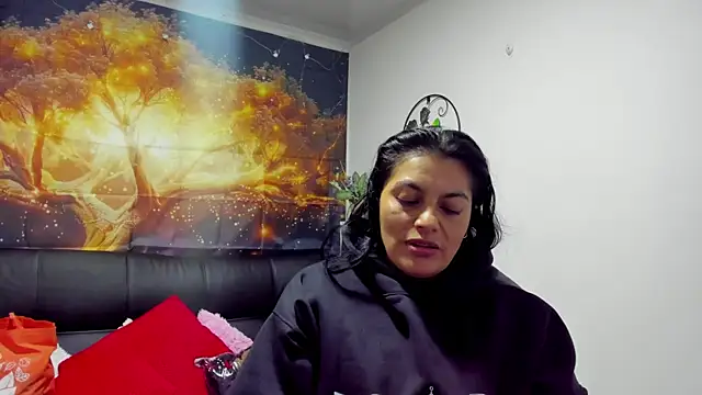 Snapshot of Lust_Mom41 chatting on December 31, 2024, 11:31 am Lust Mom41 online show from December 31, 2024, 11:31 am