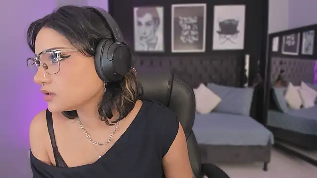 renee shelby  online show from March 19, 2026, 8:35 pm