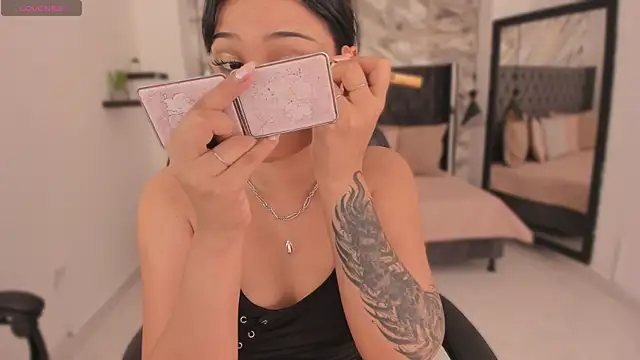 renee shelby  online show from April 10, 2026, 8:35 pm