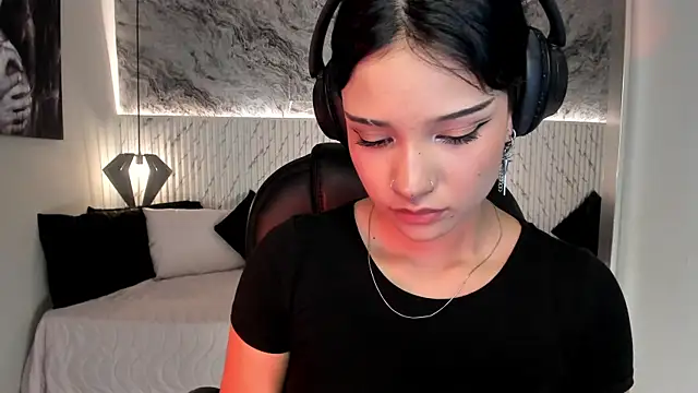 Snapshot of renee_shelby_ chatting on July 3, 2026, 7:31 pm renee shelby online show from July 3, 2026, 7:31 pm