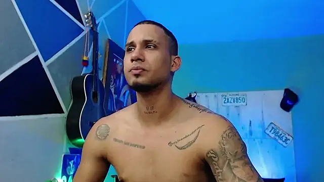 Snapshot of MagnusFrost chatting on July 16, 2026, 1:22 am MagnusFrost online show from July 16, 2026, 1:22 am
