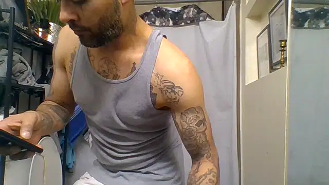 Houstonslong1 online show from January 15, 2025, 5:50 am