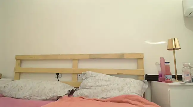 yaprakmericc online show from February 7, 2025, 6:34 pm