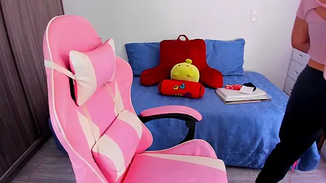 Sofi Martinezz0 online show from September 21, 2025, 7:15 pm