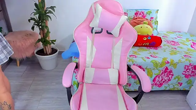 Sofi Martinezz0 online show from October 4, 2025, 2:48 pm