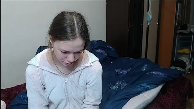 leila bambi  online show from March 14, 2025, 6:50 pm