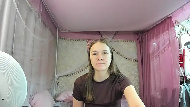 leila bambi  online show from April 1, 2026, 5:54 pm