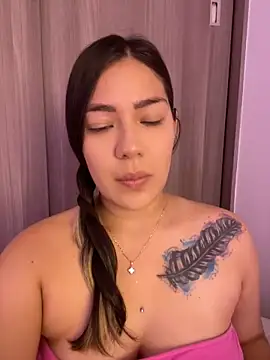 Snapshot of Latina_vanessa chatting on December 24, 2024, 1:49 am Latina vanessa online show from December 24, 2024, 1:49 am