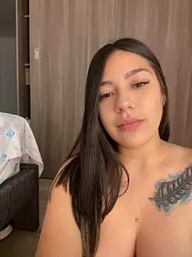 Snapshot of Latina_vanessa chatting on January 29, 2025, 12:33 am Latina vanessa online show from January 29, 2025, 12:33 am