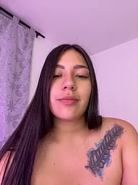 Snapshot of Latina_vanessa chatting on March 16, 2025, 11:36 pm Latina vanessa online show from March 16, 2025, 11:36 pm