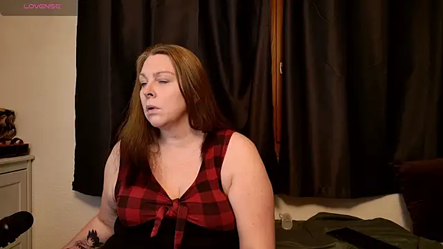 Big Beautiful MILF online show from February 17, 2025, 7:42 pm