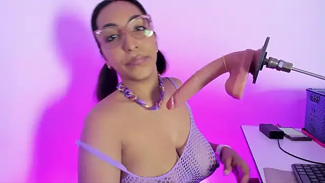 Leticia brownn1 online show from May 13, 2026, 7:33 pm
