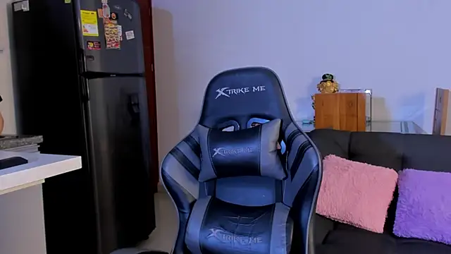 Amypond   online show from April 11, 2026, 7:29 pm