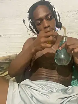 Larry-n-clouds online show from November 26, 2025, 3:51 am