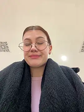 Snapshot of RinaCat chatting on January 6, 2025, 8:35 am RinaCat online show from January 6, 2025, 8:35 am