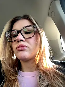 Snapshot of RinaCat chatting on September 30, 2025, 5:23 am RinaCat online show from September 30, 2025, 5:23 am