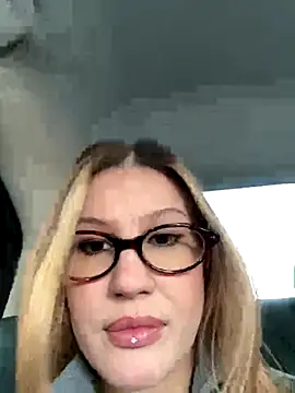 Snapshot of RinaCat chatting on October 20, 2025, 5:41 am RinaCat online show from October 20, 2025, 5:41 am