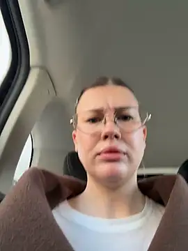 RinaCat online show from March 31, 2026, 5:19 am