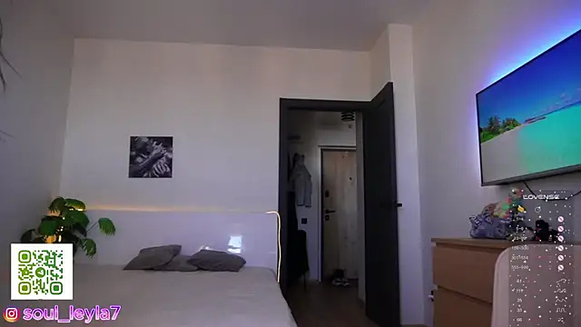 Sola LI online show from April 9, 2026, 3:17 am