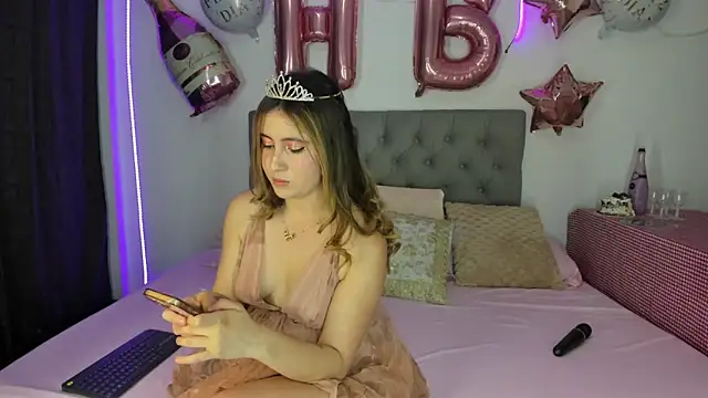 Nicol Swift  online show from September 14, 2025, 12:10 am