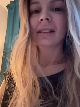 Snapshot of EvaDiamondXX chatting on February 15, 2026, 11:30 am EvaDiamondXX online show from February 15, 2026, 11:30 am