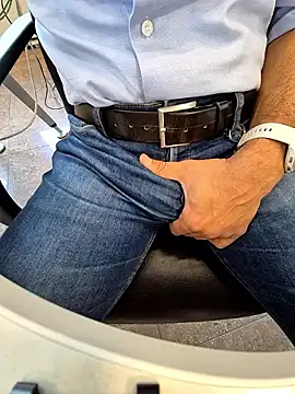 alessandroman2114 online show from September 30, 2025, 10:31 am