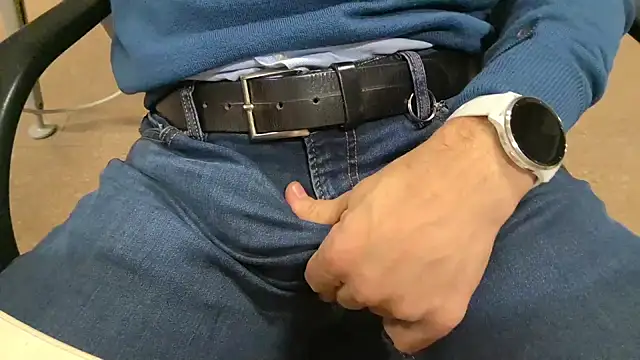 alessandroman2114 online show from December 1, 2025, 5:29 pm