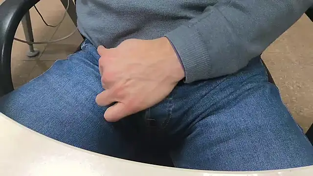 alessandroman2114 online show from February 9, 2026, 5:17 pm