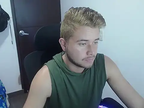 Snapshot of JOHANLEON1 chatting on October 10, 2025, 3:44 pm JOHANLEON1 online show from October 10, 2025, 3:44 pm