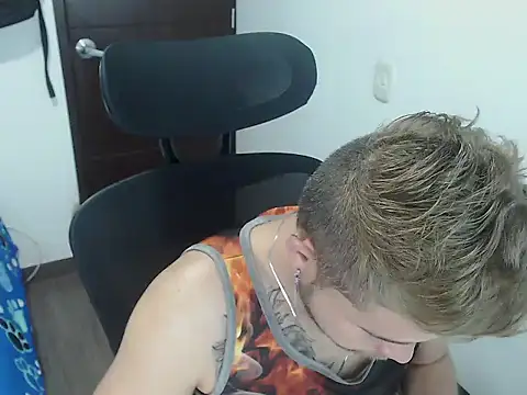 Snapshot of JOHANLEON1 chatting on October 22, 2025, 12:38 pm JOHANLEON1 online show from October 22, 2025, 12:38 pm