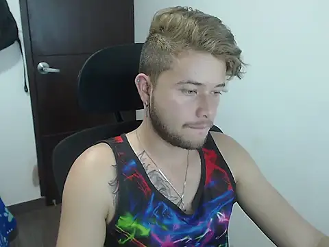 Snapshot of JOHANLEON1 chatting on October 24, 2025, 2:35 pm JOHANLEON1 online show from October 24, 2025, 2:35 pm