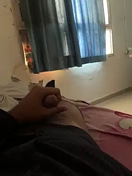 Snapshot of mrtoy121 chatting on February 28, 2025, 5:15 am mrtoy121 online show from February 28, 2025, 5:15 am