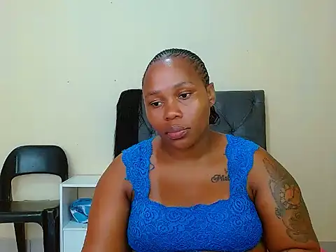 curvycloe1 online show from March 10, 2025, 8:59 am