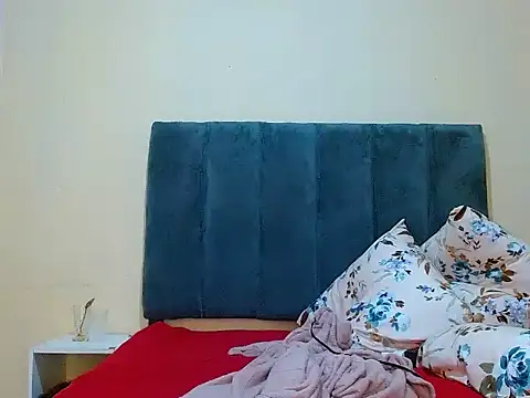 curvycloe1 online show from November 28, 2025, 3:20 am