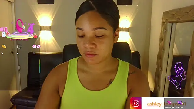 ashley Tompson1 online show from March 12, 2025, 12:36 pm