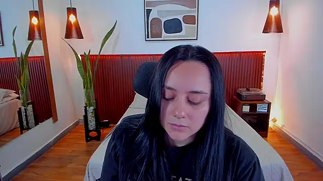 KatherineBond online show from September 10, 2025, 7:47 pm