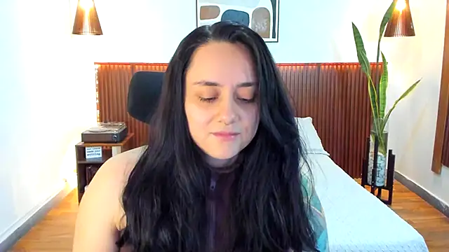 KatherineBond online show from October 30, 2025, 7:25 pm