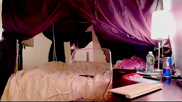 Snapshot of Aubreyessex chatting on September 25, 2025, 6:33 pm Aubreyessex online show from September 25, 2025, 6:33 pm