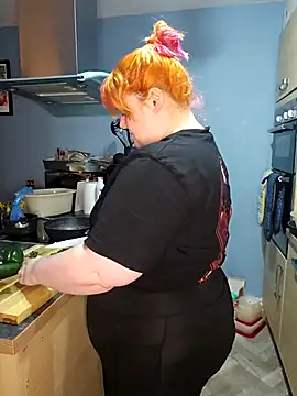 bbw olive peach online show from February 23, 2025, 4:35 pm