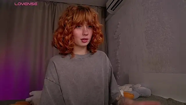 Snapshot of Evaa_Moonn_ chatting on November 4, 2025, 4:33 am Evaa Moonn  online show from November 4, 2025, 4:33 am