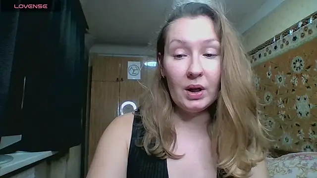 AnnaXLovers online show from October 30, 2025, 1:56 pm