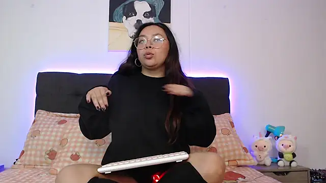 Snapshot of Peach-Lawrence chatting on December 3, 2024, 9:56 pm Peach-Lawrence online show from December 3, 2024, 9:56 pm