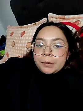 Snapshot of Peach-Lawrence chatting on December 5, 2024, 1:14 am Peach-Lawrence online show from December 5, 2024, 1:14 am