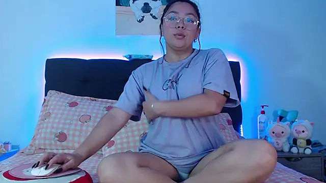 Snapshot of Peach-Lawrence chatting on December 6, 2024, 5:33 pm Peach-Lawrence online show from December 6, 2024, 5:33 pm