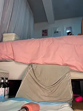 Snapshot of Milena-1 chatting on December 1, 2025, 10:42 am Milena-1 online show from December 1, 2025, 10:42 am