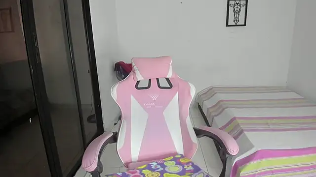 julinee smithh online show from February 15, 2026, 11:41 am