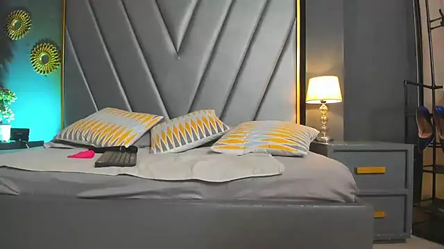 BrendaAdams  online show from February 24, 2025, 11:32 am