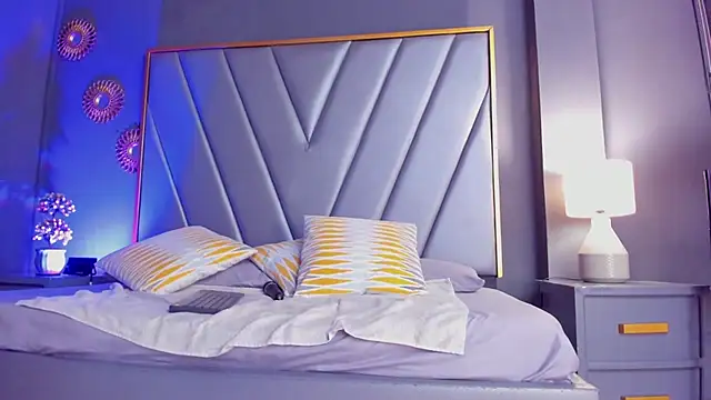 BrendaAdams  online show from September 20, 2025, 11:11 am