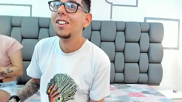 Derek and Skarlet online show from September 10, 2025, 3:01 pm